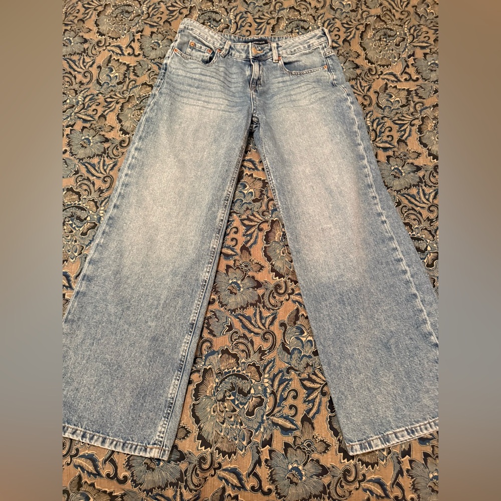Women's size 6 wide leg jeans
